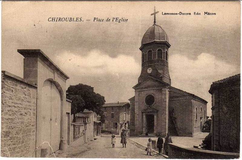 97- Chiroubles - Place de l'Eglise